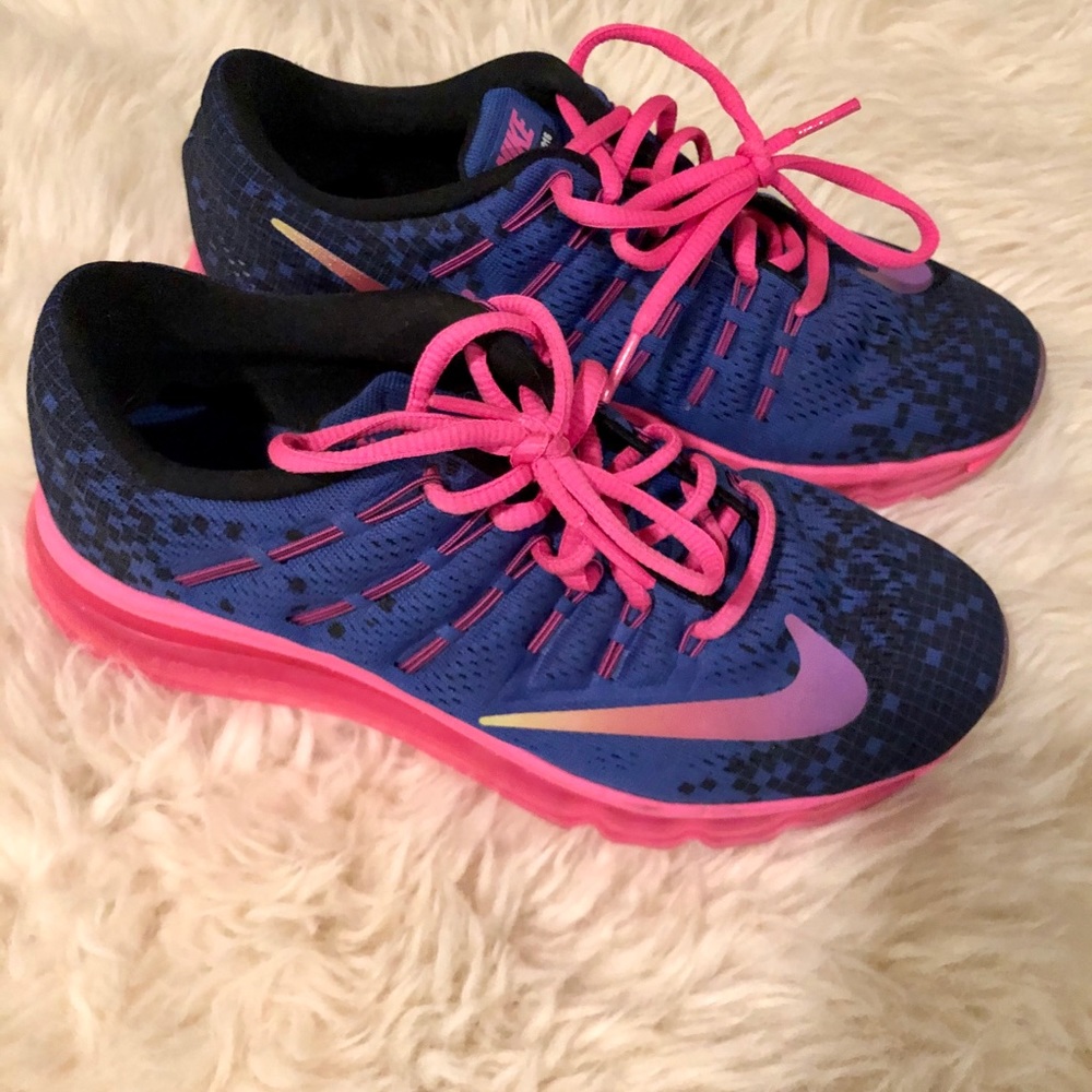 Nike Air Max tennis shoes